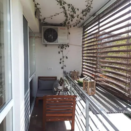 Thea Apartment *